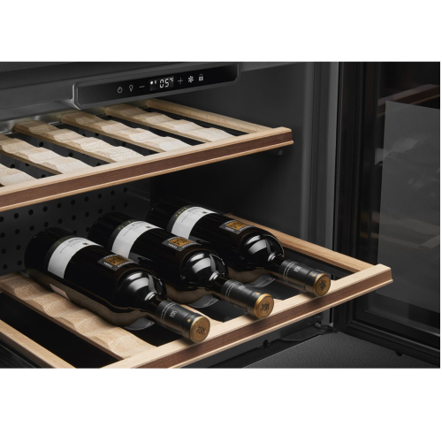Винный шкаф SMEG CVI121B3