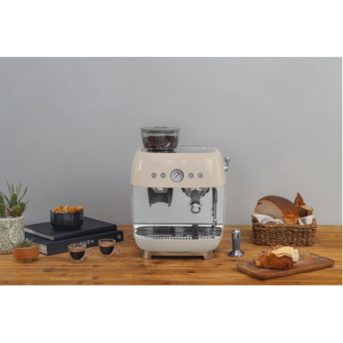 Кофемашина эспрессо SMEG EGF03CREU